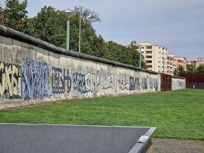 Trace History with Berlin Wall: In-App Audio Tour - photo 2