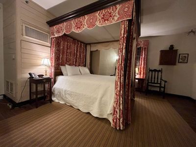 Williamsburg's Path Through Slavery: A Historic Walking Tour - photo 2