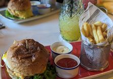 Bistro & Bar Eck...