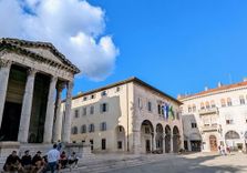 Forum Square