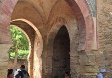 Puerta del Vino