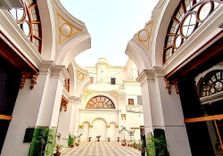 Currency Building