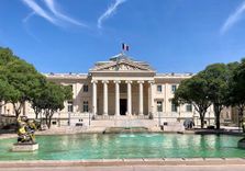 Palais-...