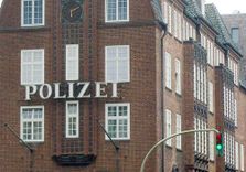 Polizei...