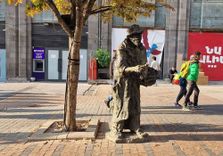 OLD FLOWER SELLER ...