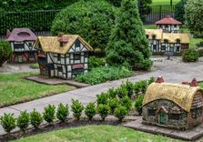 Model Tudor V...