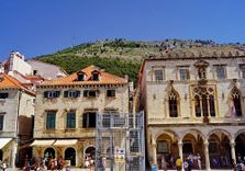 Luza Square