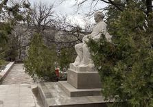 Monument to Alke...